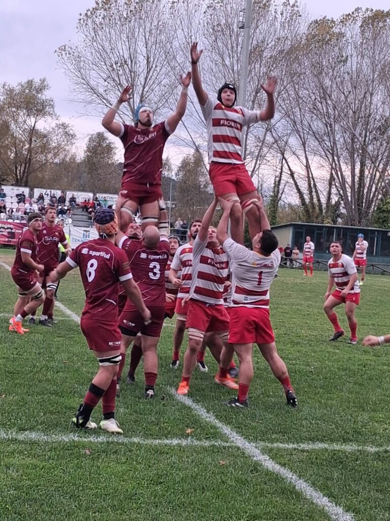 La Fiorini Pesaro Rugby si impone su Feltre e raggiunge il primo posto in classifica